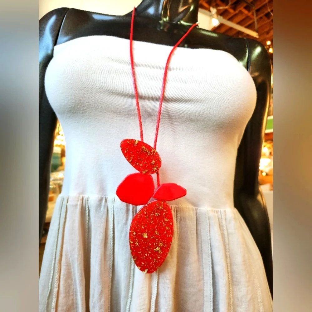Reversible Bright Red Acrylic with Gold Flakes Necklace with Earrings Set - Picture 6 of 17